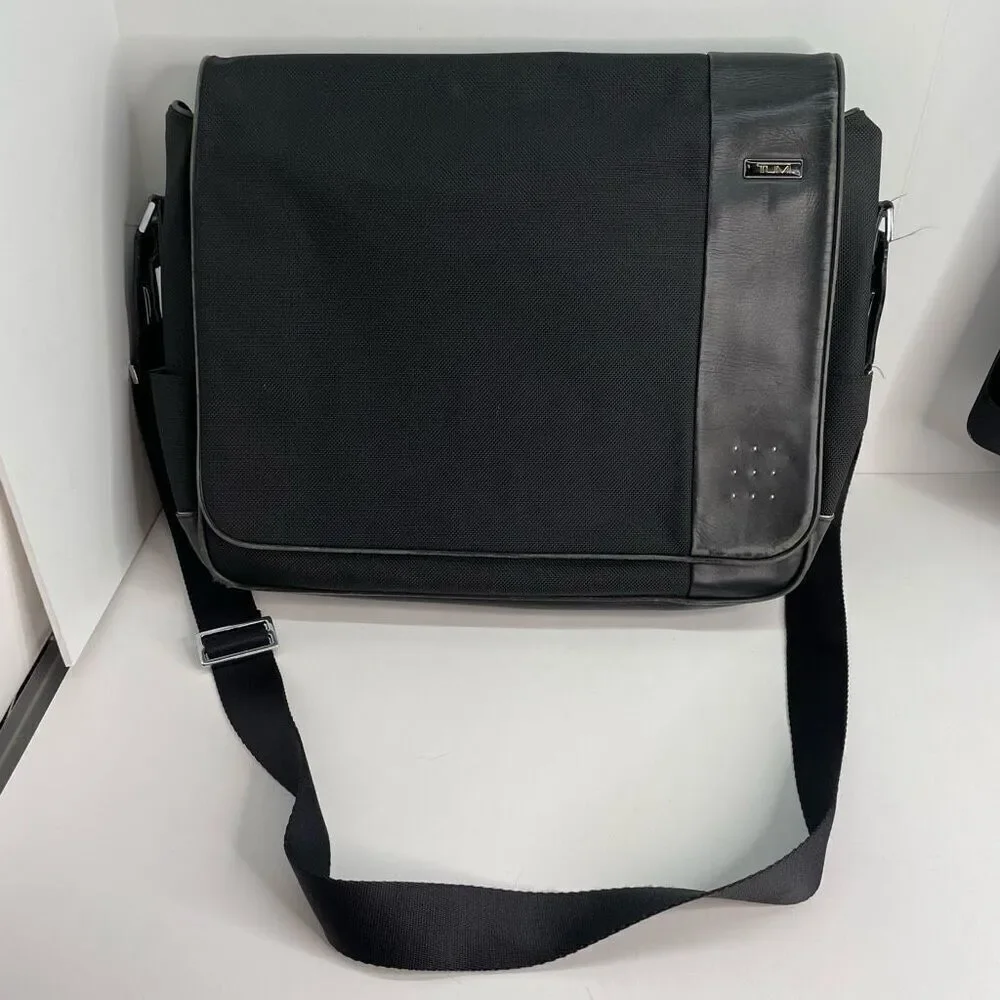 TUMI Spirit of Imagination Black Nylon & Leather Messenger‎ Bag #23671D